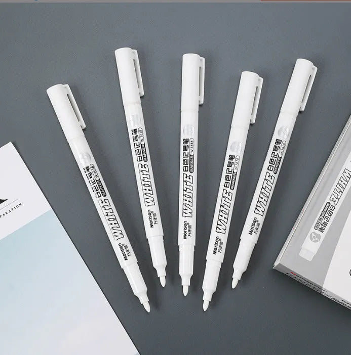 Super White Dazzling fine head painting pen with 2.8mm thick white tip, 14cm length, on dark surface