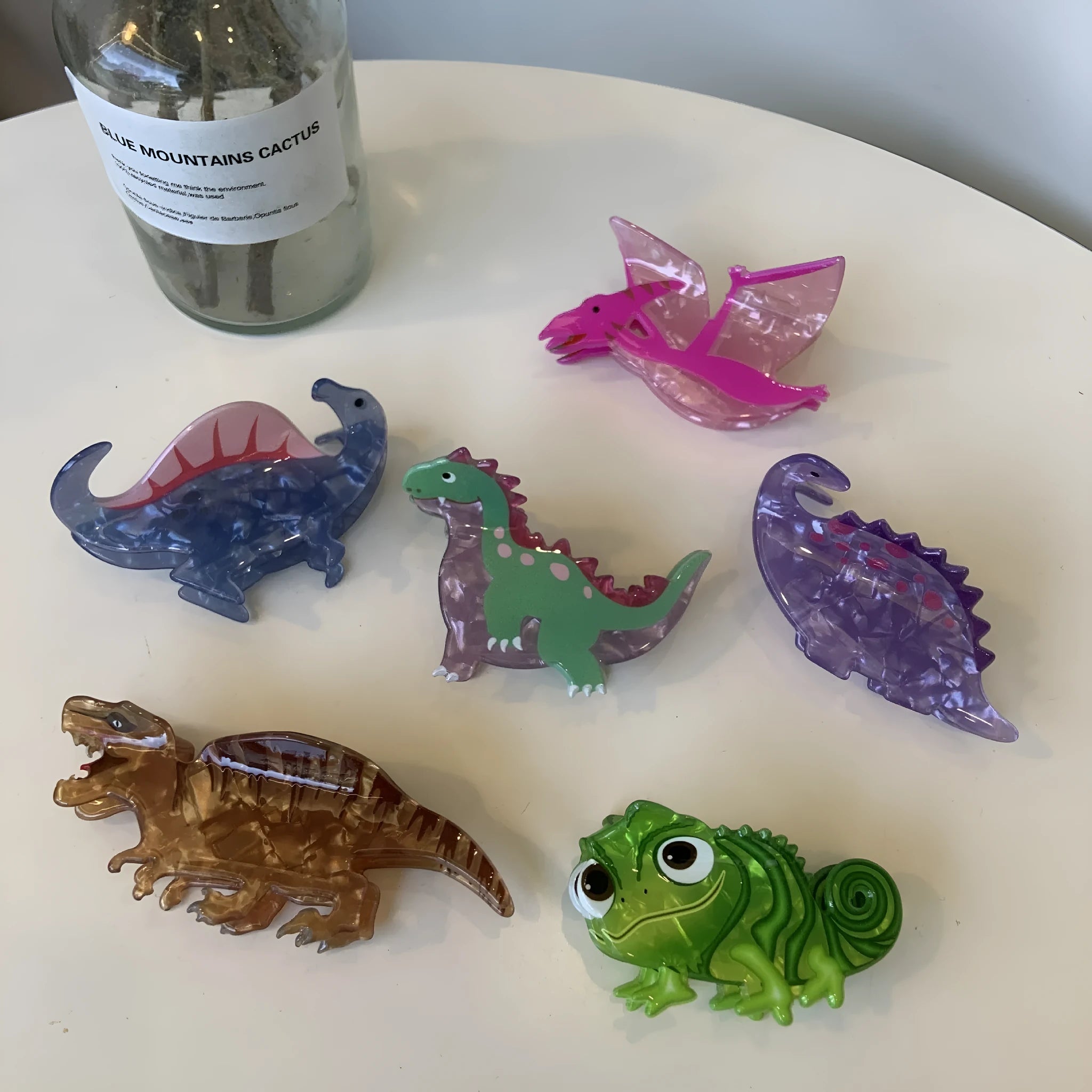 Dinosaur-themed acrylic jaw hair clip showing grip design with miniature dinosaur decoration
