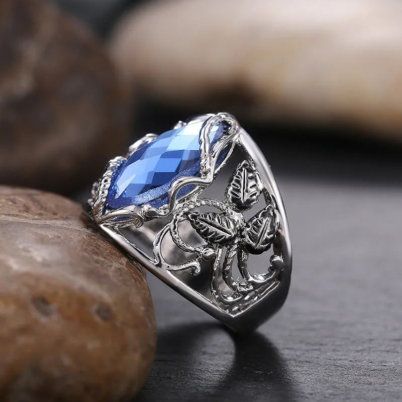Blue horse eye-shaped women's ring with crystal inlay in alloy metal
