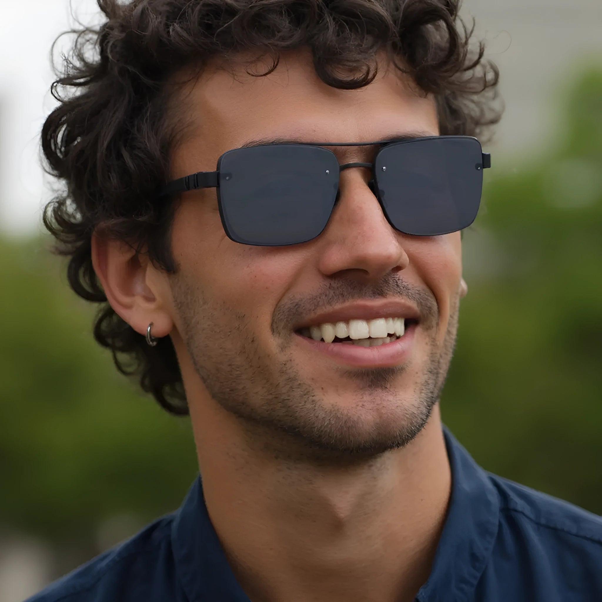 Men's vintage sunglasses with PC lenses in gold gradient blue colour option