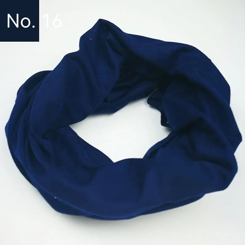 Seamless polyester headscarf for outdoor sports in a choice of colours.