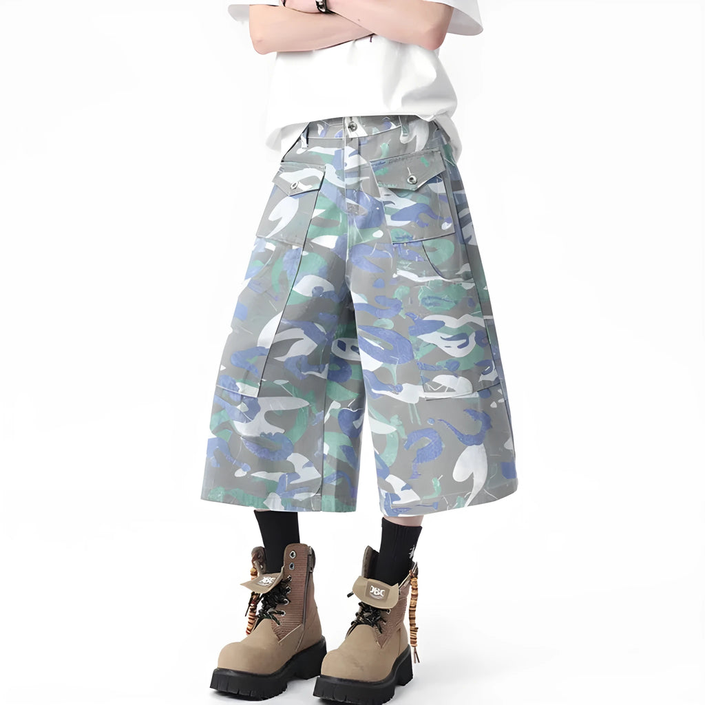 Camouflage pattern cotton cropped trousers with straight leg cut and pocket detailing
