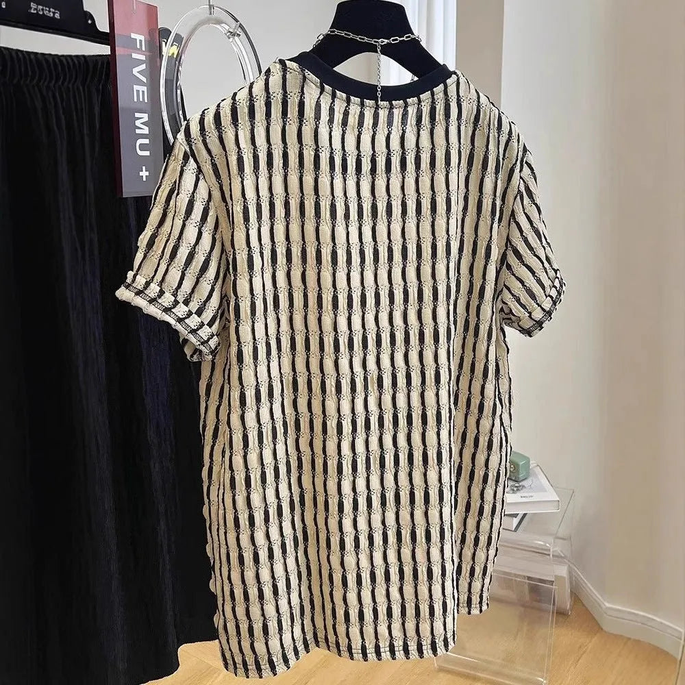 Black men's casual shirt with white stripes, loose fit with short sleeves, made from silk and linen.