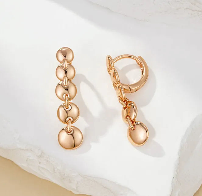 Retro gold-coloured long round circle earrings with woven copper texture and drop dangle design