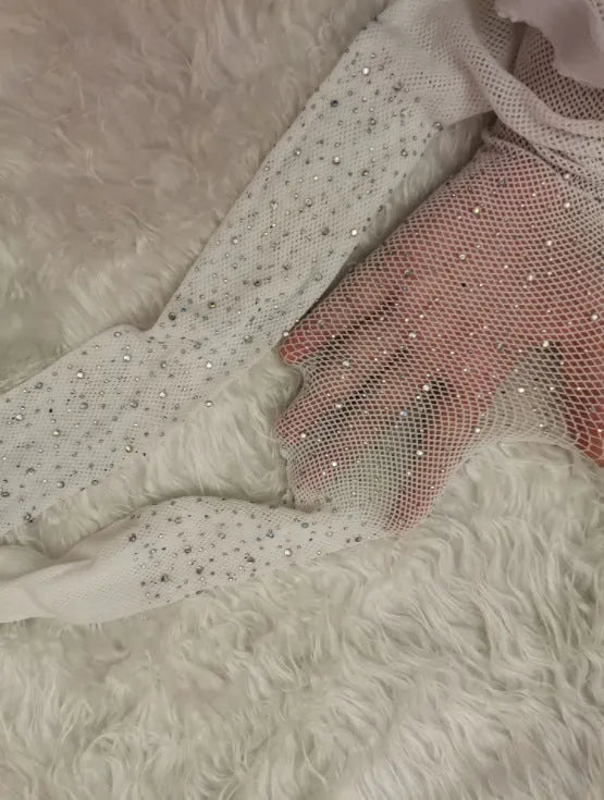 Women's fishnet stockings with diamond mesh patterns in thin nylon fabric
