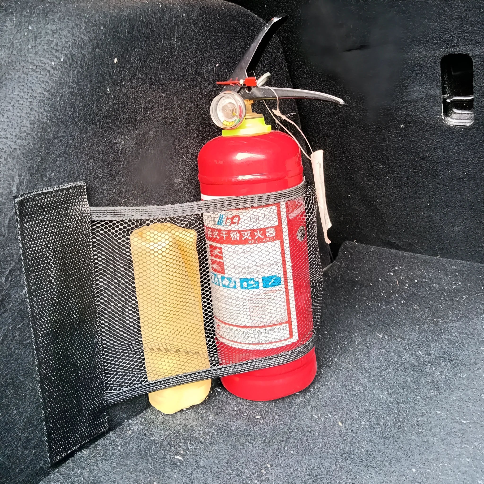 Car trunk elastic storage net in two sizes for organising loose items in vehicle boot