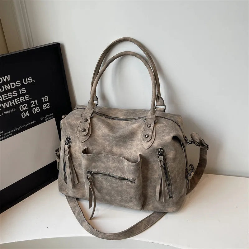 Retro textured women's messenger bag in black PU with stitching detail, 36x25x13cm