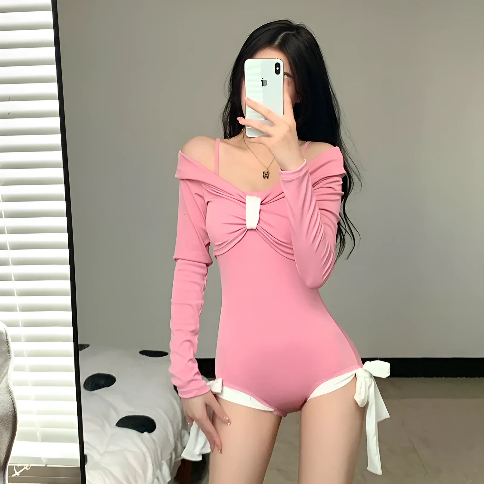 Women's long-sleeve one-piece swimsuit in polyester fabric available pink or black colours