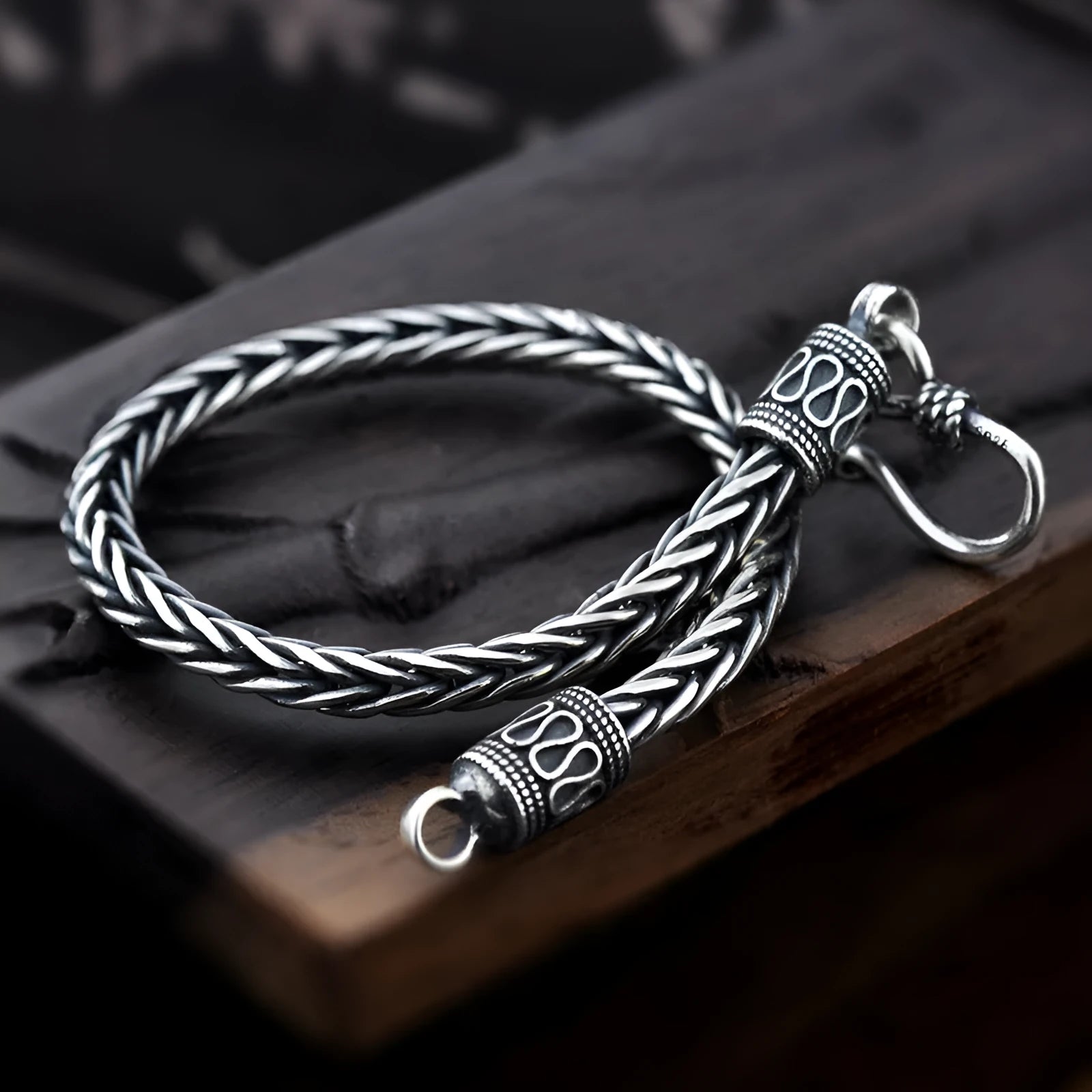 Vintage braided keel bracelet for men in 925 silver with wave design and retro finish, photo colour