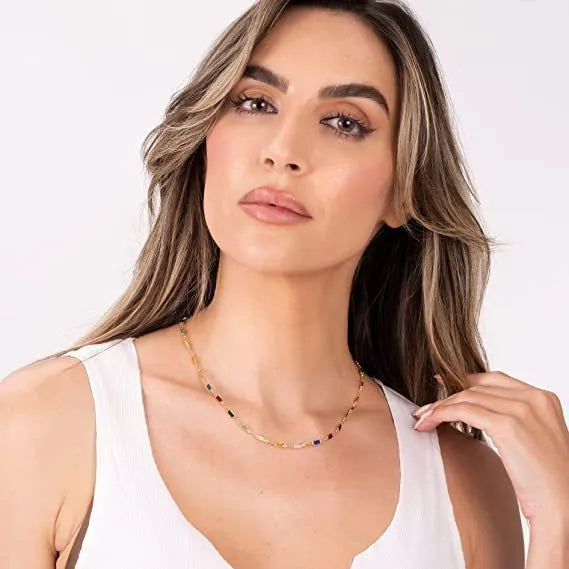 Geometric pendant crystal necklace on an adjustable alloy chain.