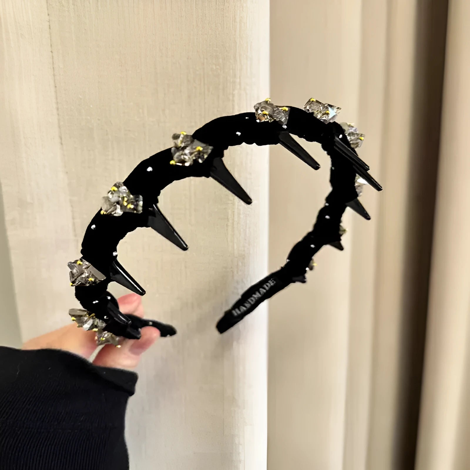 Velvet-lined hairband with crystal wave pressing design in multiple colour options