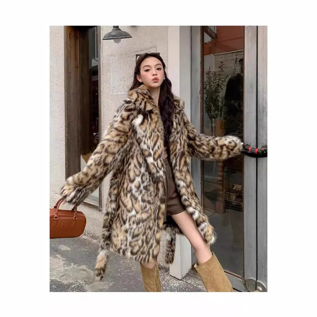 Street fashion faux fur coat with fur collar and pockets in 80cm length