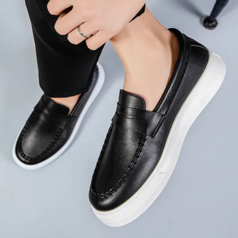 Men's casual British style leather shoes with round toe in PU material.