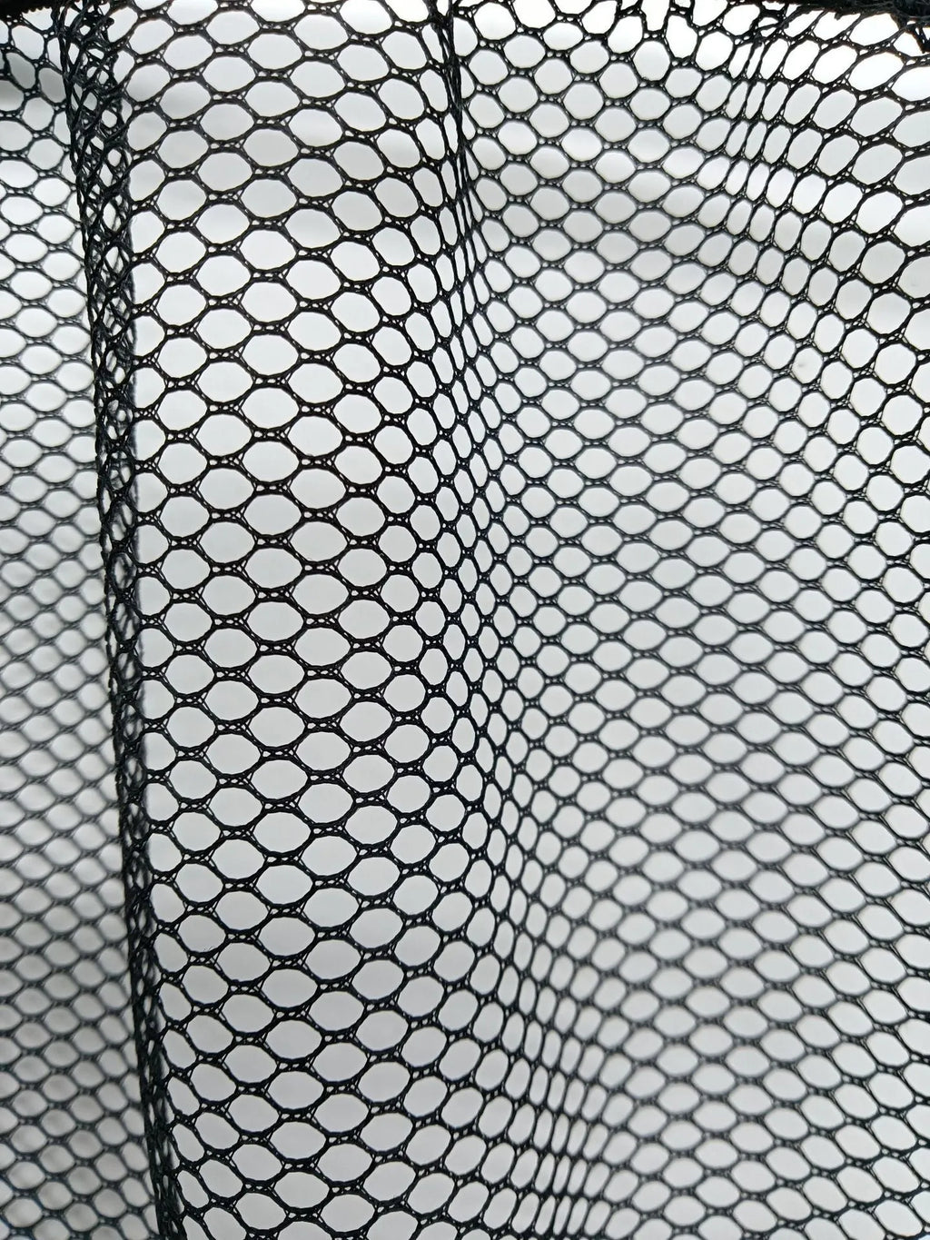 Car trunk elastic storage net in two sizes for organising loose items in vehicle boot