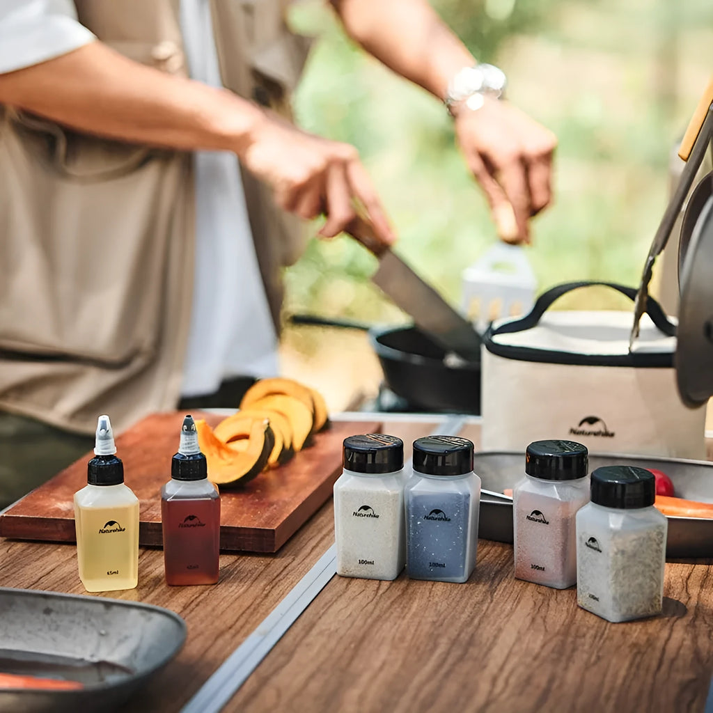 Six-piece portable seasoning bottle set in modern simplicity style made from PP material