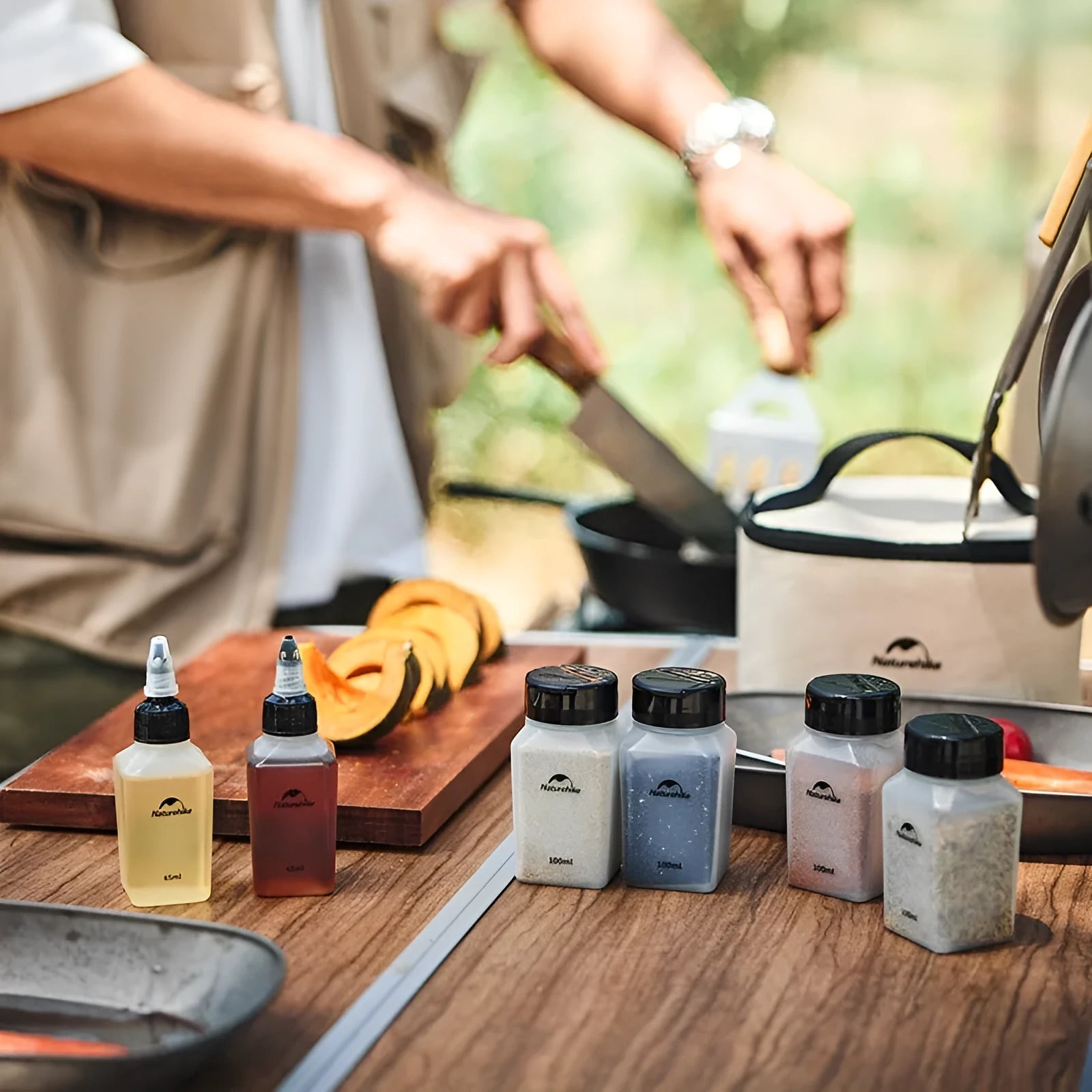 Six-piece portable seasoning bottle set in modern simplicity style made from PP material