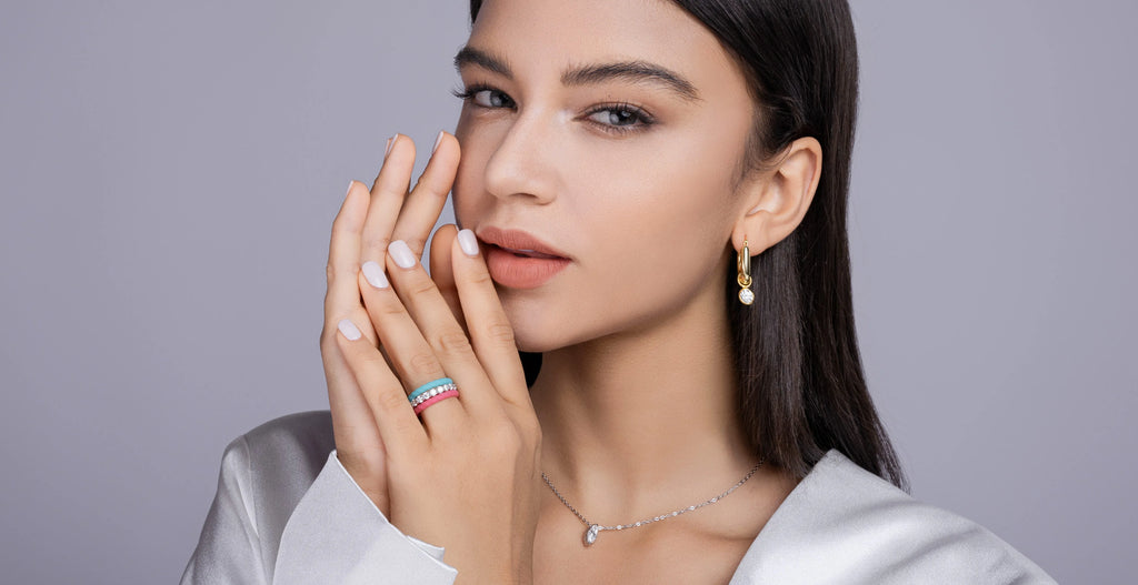Dreamy Halo wedding ring set with moissanite stone, S925 silver band platinum plated, shown in gift box