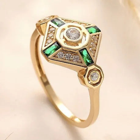 Ins style women's square ring with an emerald diamond appearance in Lvzuan colour