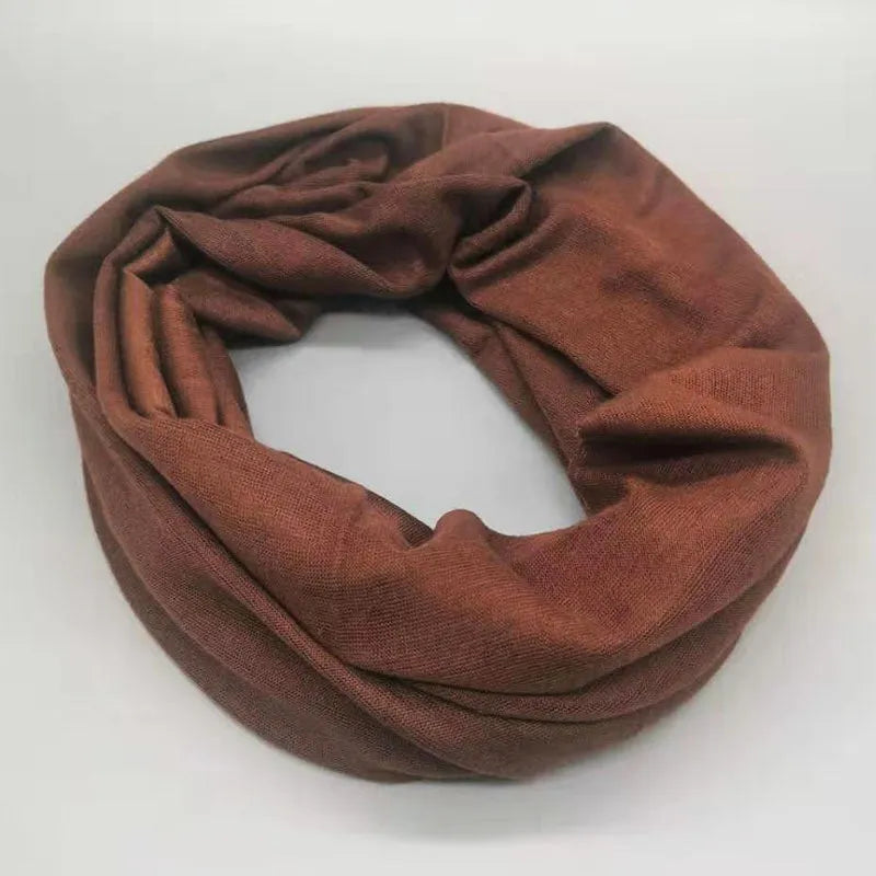 Seamless polyester headscarf for outdoor sports in a choice of colours.