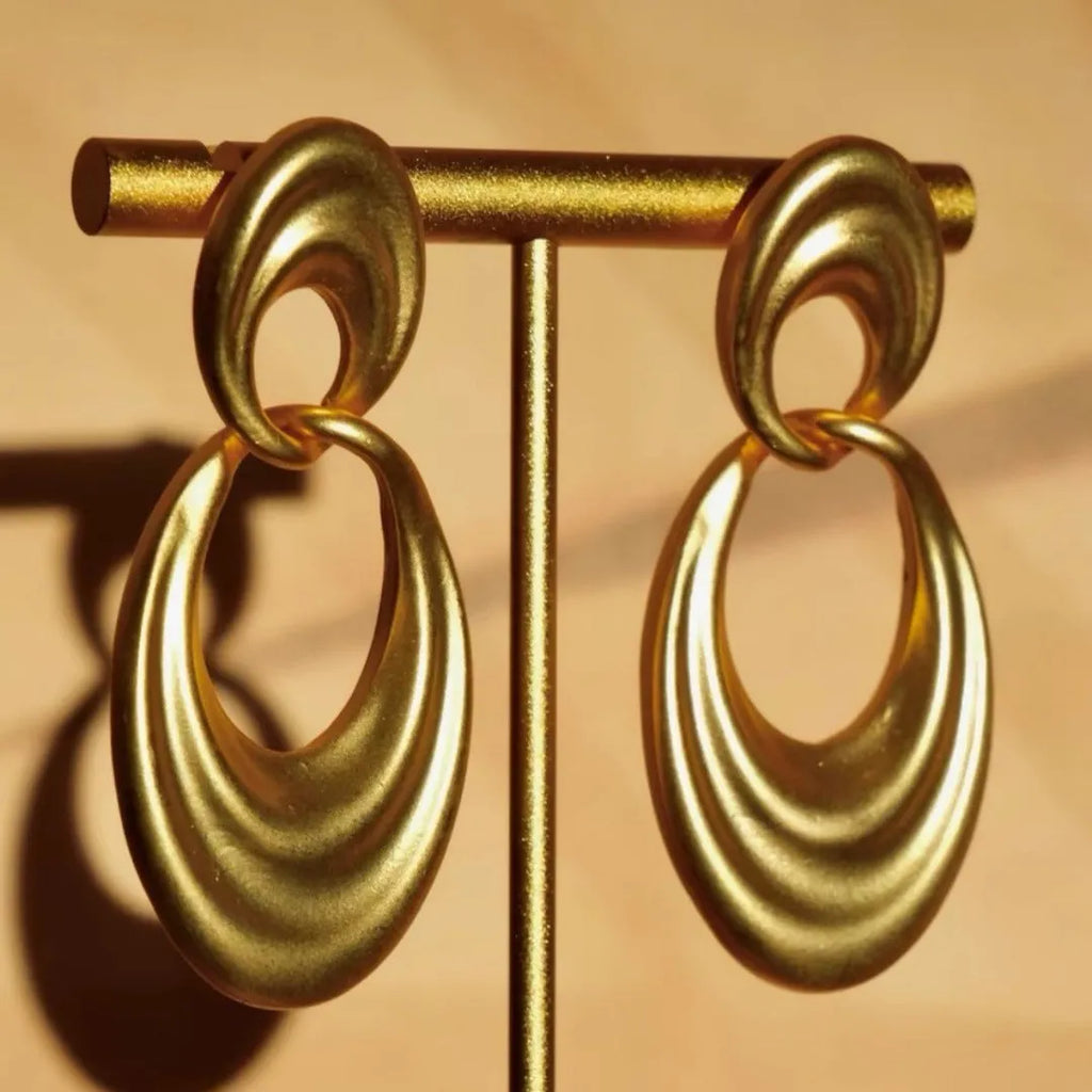 Women's French retro copper earrings with double circle construction and quicksand colour finish