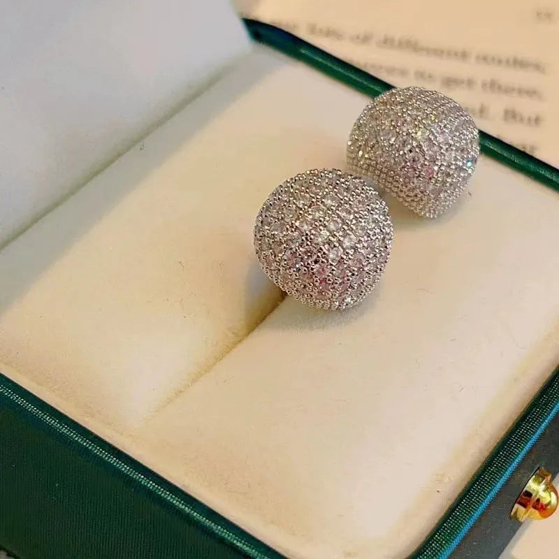 Gold and white geometric drop earrings with diamond-effect golden beans ear clips and sphere details