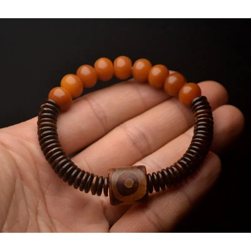 Single circle bodhi seed bracelet with polished 8x10mm drop-shaped beads in natural white colour