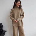 Women's side-slit sweater suit with matching trousers in solid colour acrylic fabric