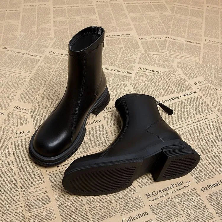 Women's flat heel ankle boots with back zip in artificial PU leather, round toe shape, rubber soles