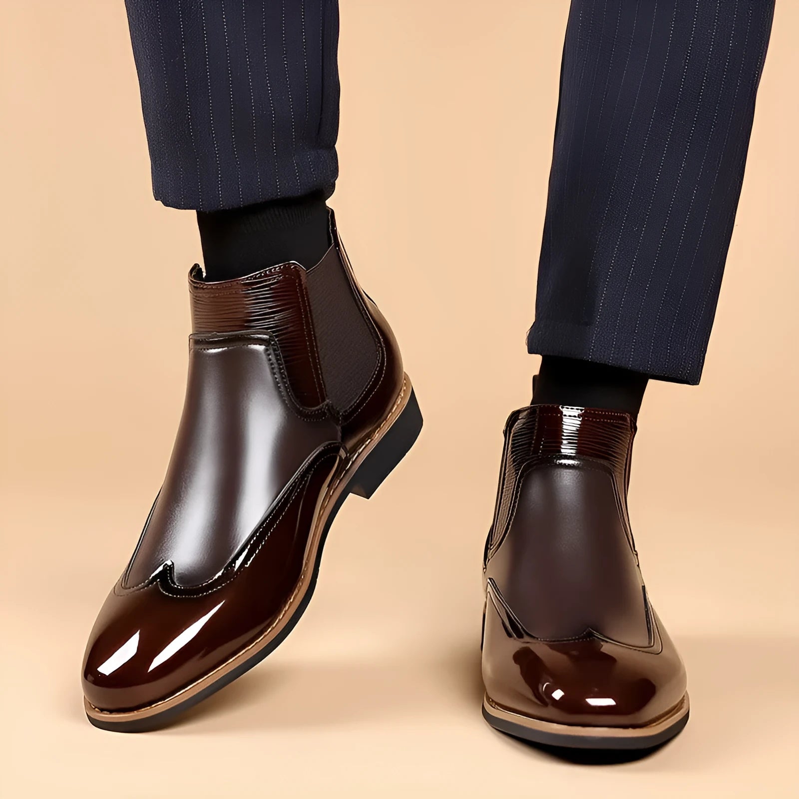Men's colour block Chelsea boots in black with low heel, elastic band, and round toe