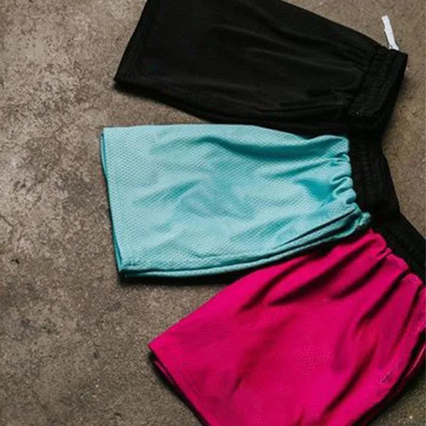 Men's black quick-drying mesh shorts for running and fitness activities