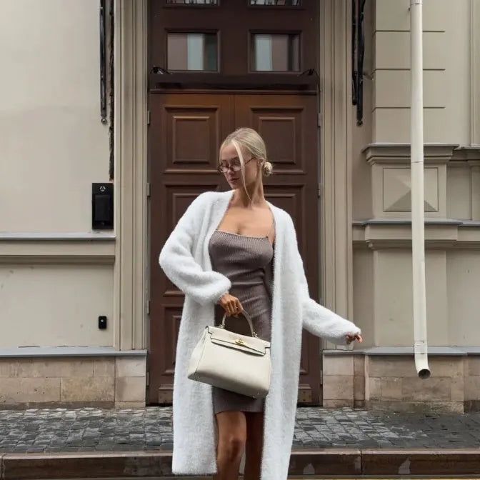 White longline knitted cardigan for women with a loose fit and long sleeves.