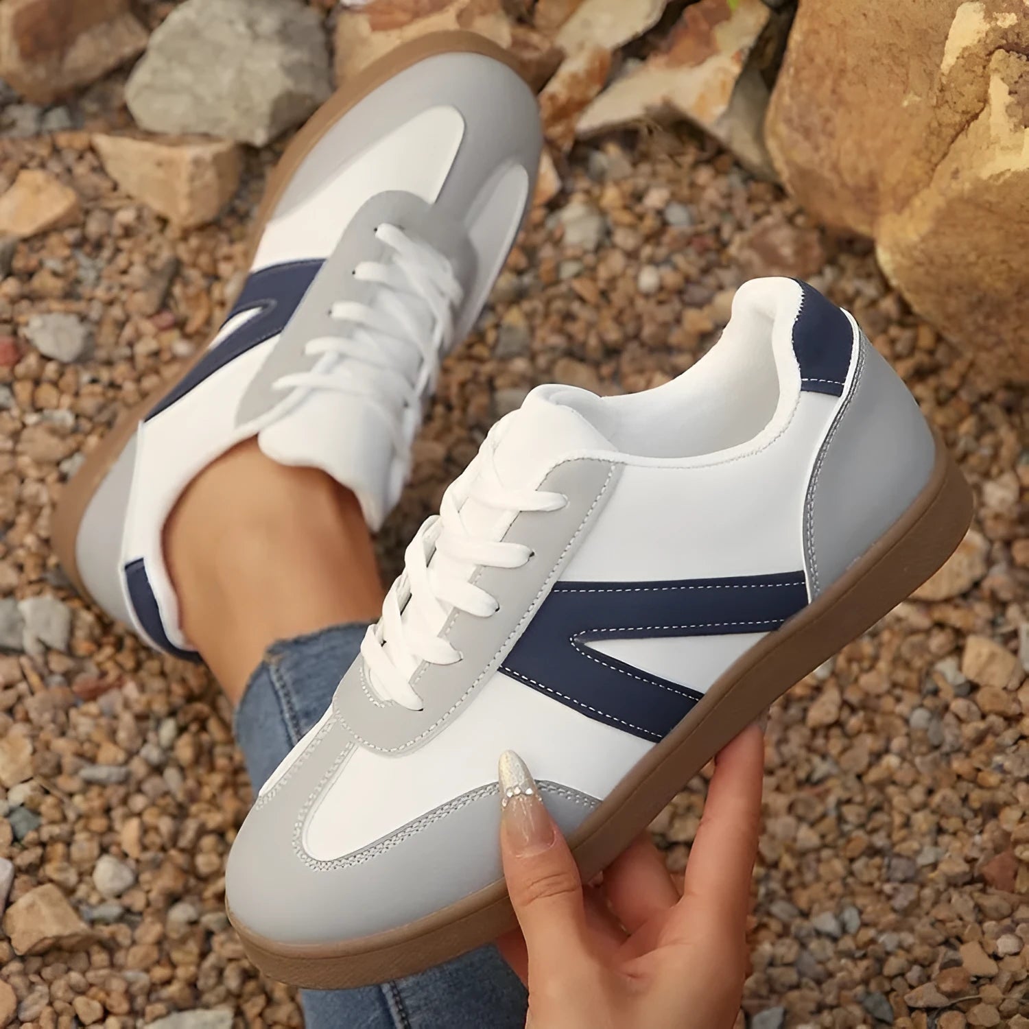 Blue women's low-top hiking shoes with artificial PU upper and rubber sole