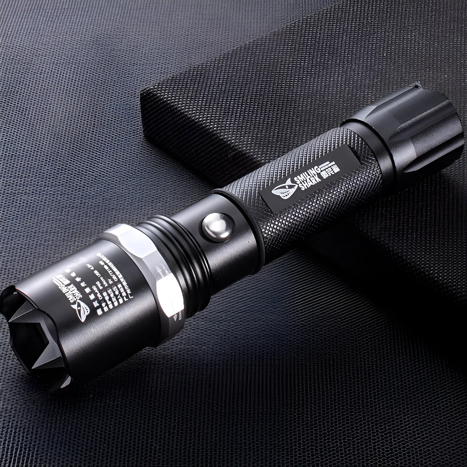 Aluminium alloy rechargeable focusing LED flashlight in black with adjustable beam