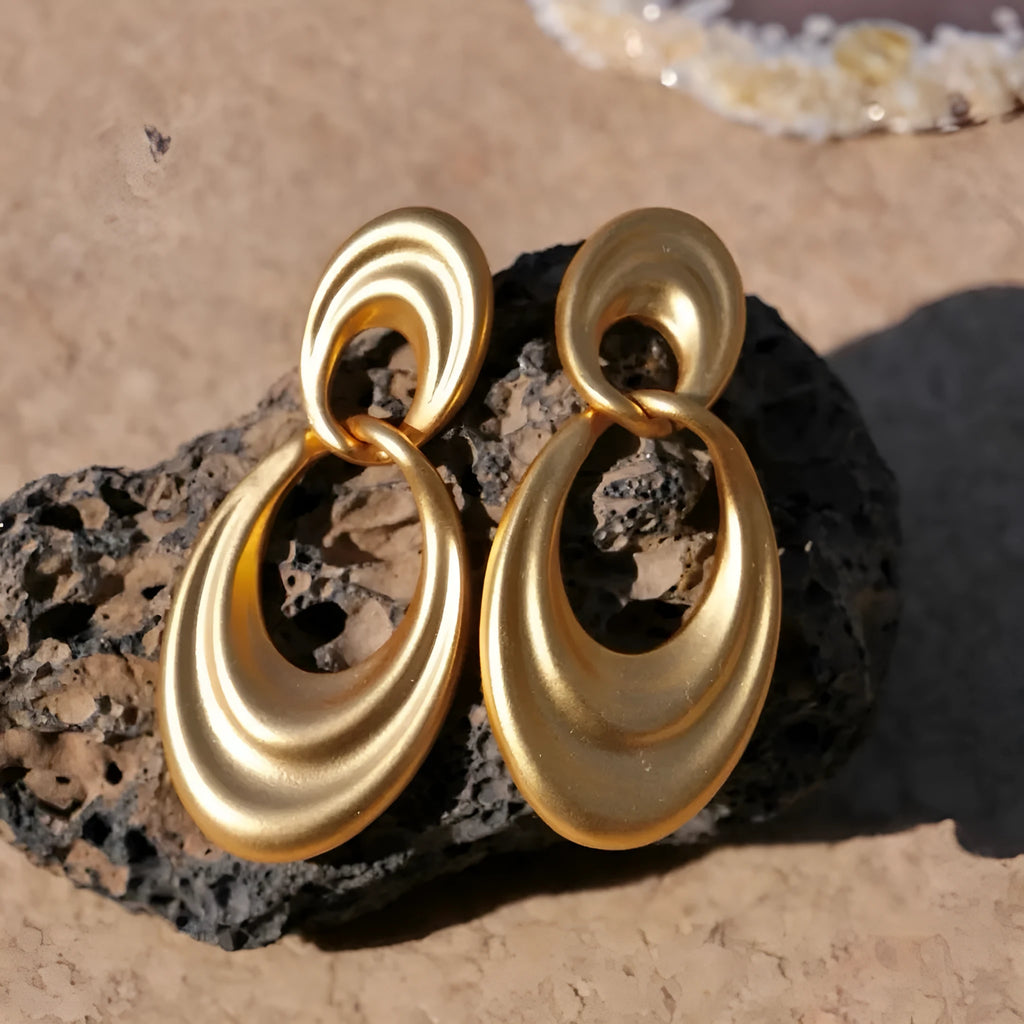 Women's French retro copper earrings with double circle construction and quicksand colour finish