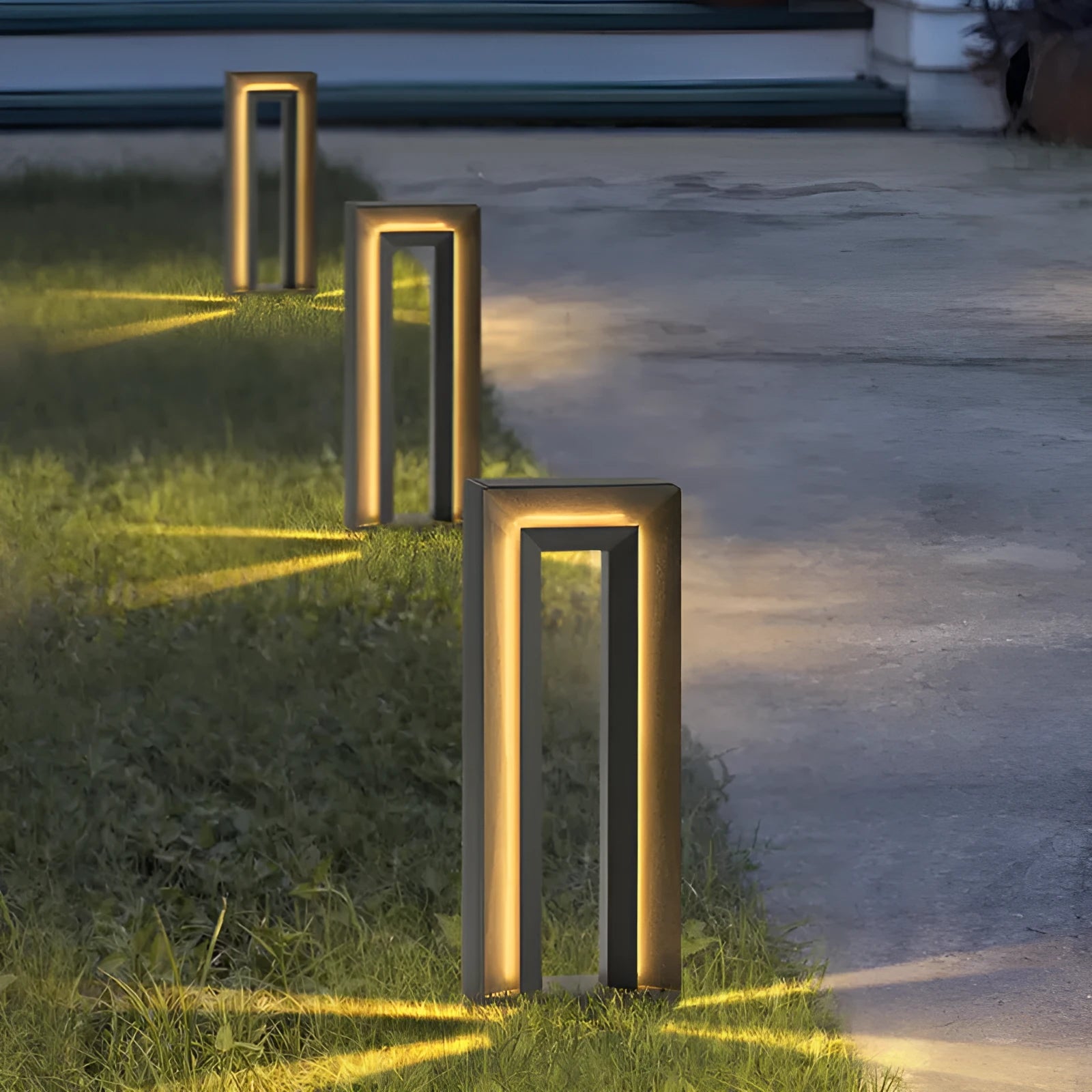 Geometric stainless steel solar garden lamp with acrylic elements