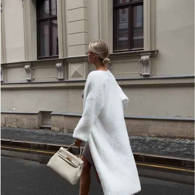 White longline knitted cardigan for women with a loose fit and long sleeves.