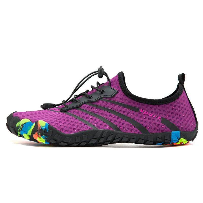 Low-top water shoes with mesh fabric upper and rubber sole for beach swimming and outdoor fitness