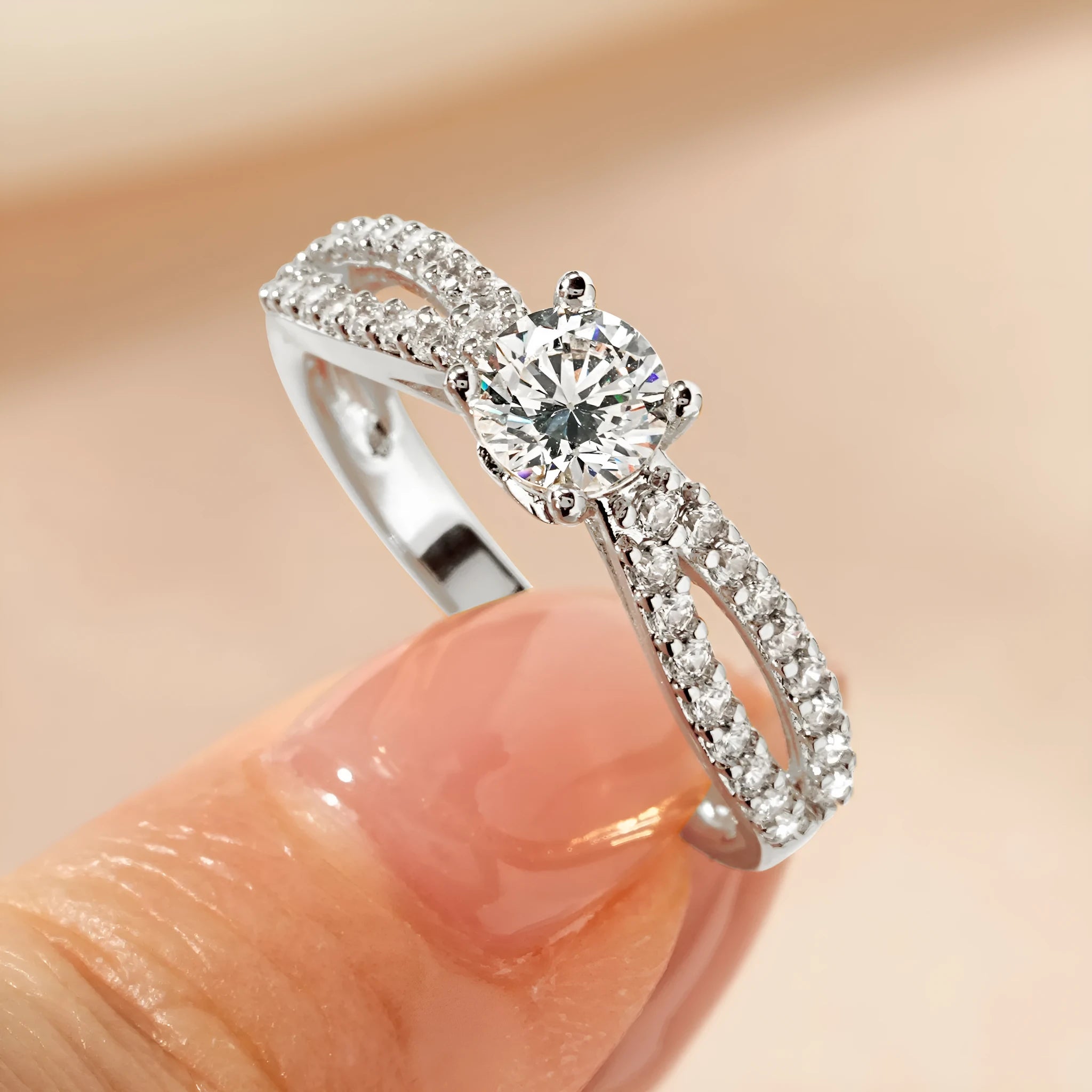 Women's electroplated zircon ring in copper with geometry shape and round design elements