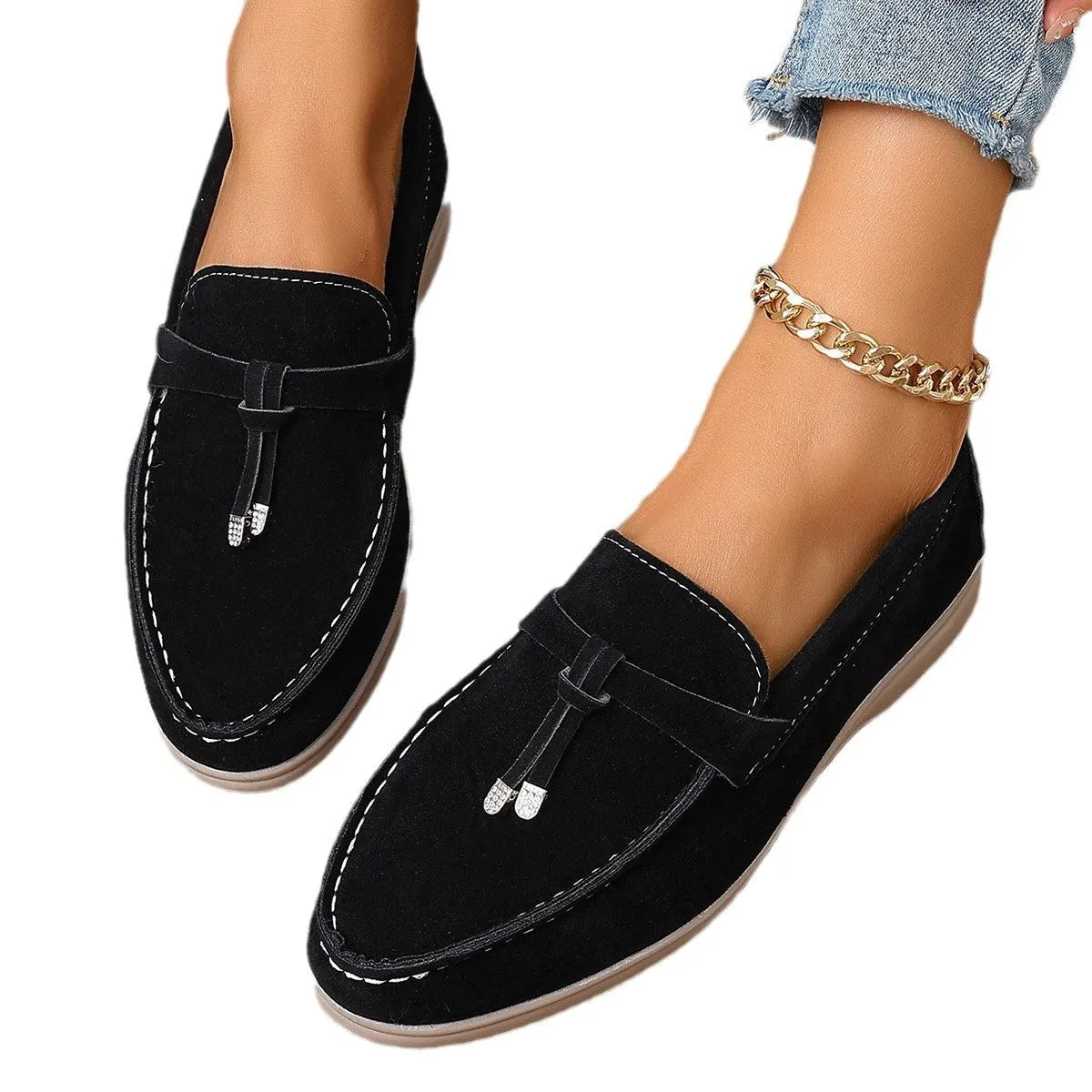 Casual platform dad shoe slip-on loafers in canvas with a round toe and rubber sole.