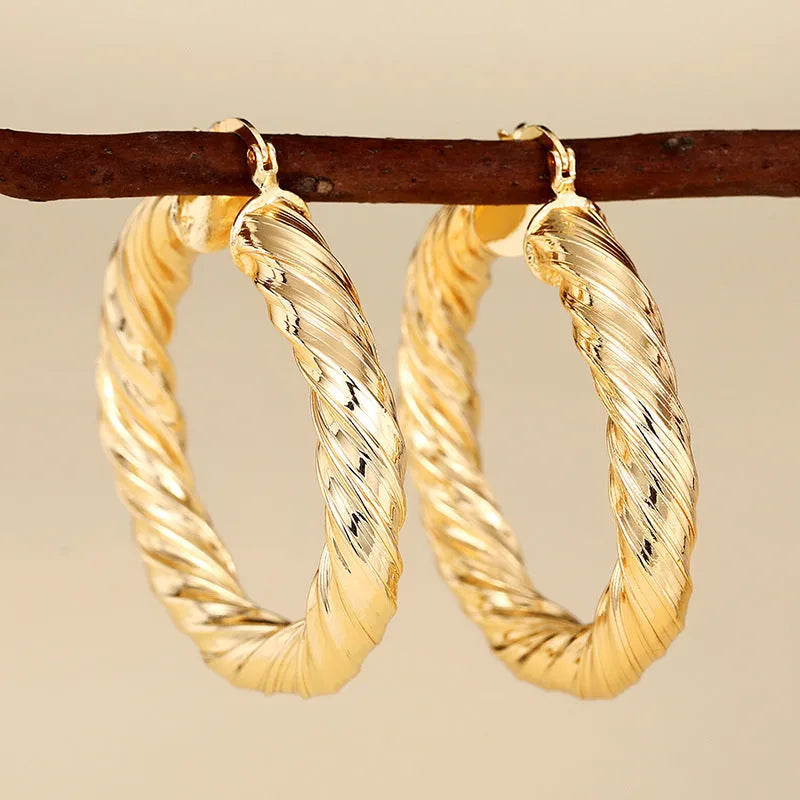 Geometric ring design ear clips for women in metallic colours with clip-on backs