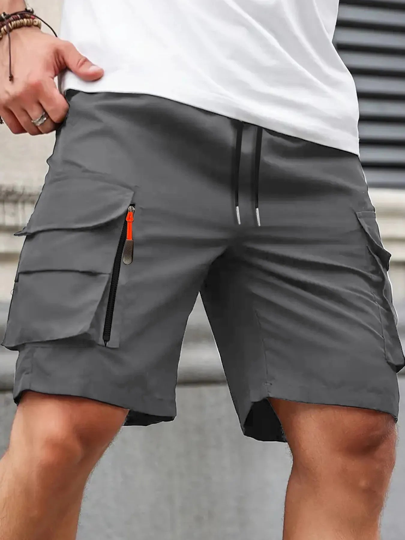 Men's loose cargo shorts in polyester cotton, summer sport shorts with straight-leg design, multiple colour options