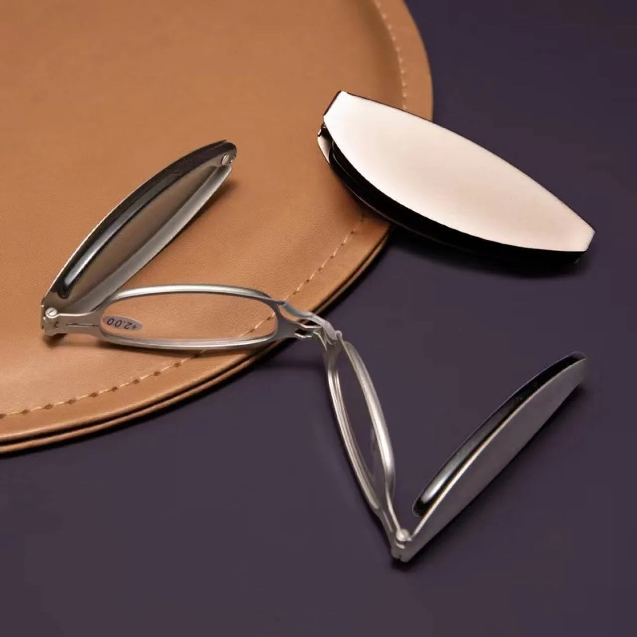 Folding presbyopic glasses with retro frame showing black and silver colour options
