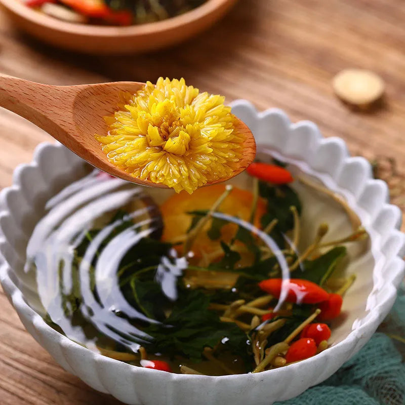 Box of honeysuckle chrysanthemum herbal tea bags with 150g net weight label.