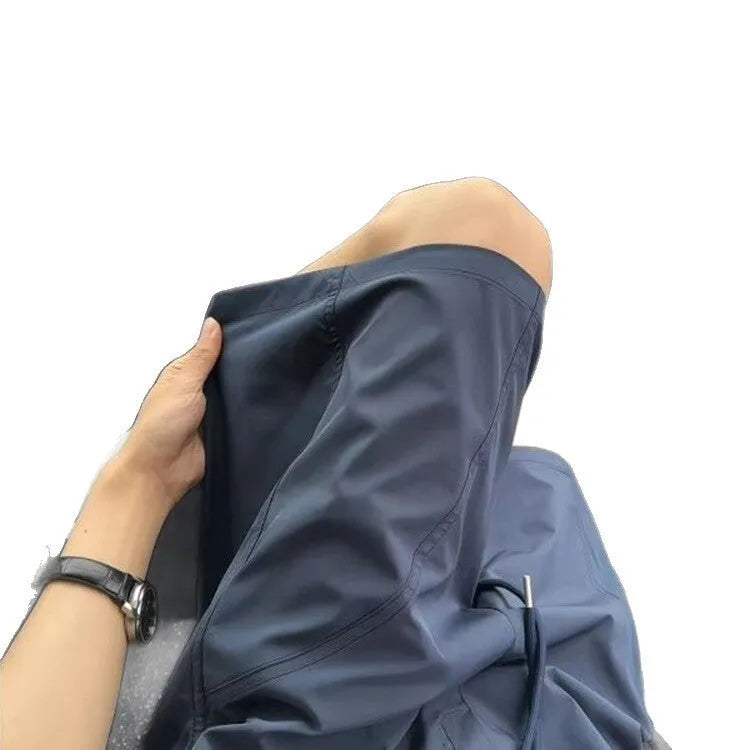 Men's quick-drying polyester sports shorts in straight-leg fifth-length design