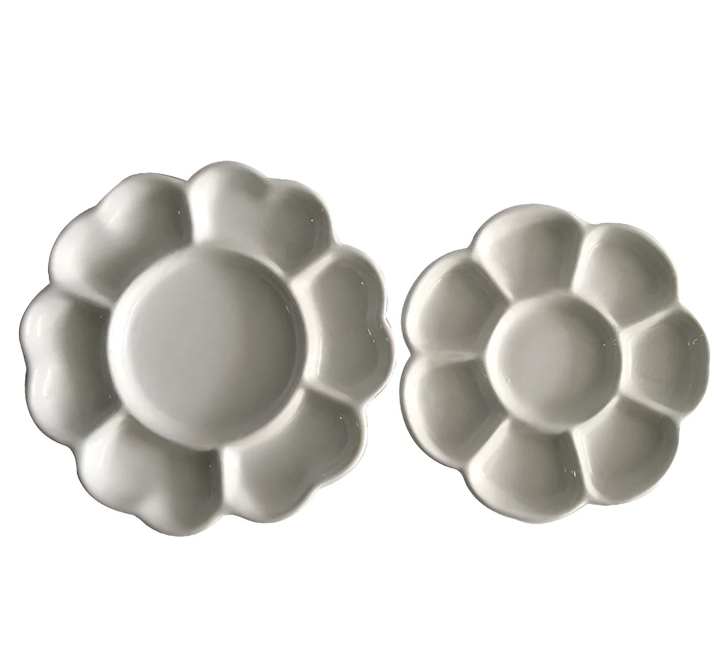 White ceramic plum blossom shaped painting palette for watercolour acrylic oil paints