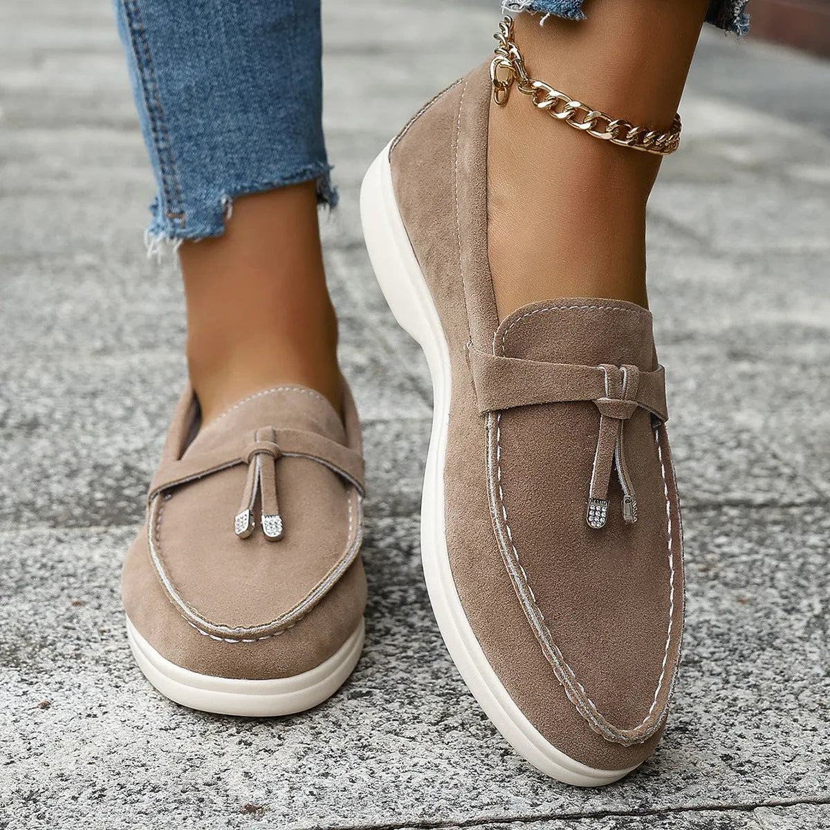Casual platform dad shoe slip-on loafers in canvas with a round toe and rubber sole.