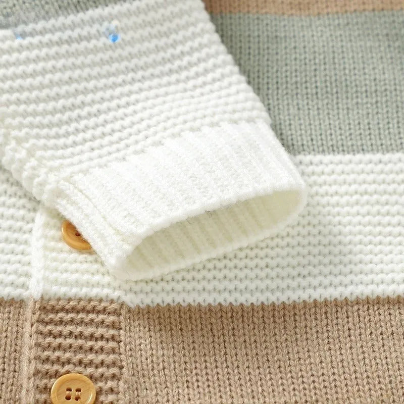 Knitted one-piece baby romper jumpsuit in white with single-breasted front closure and long sleeves