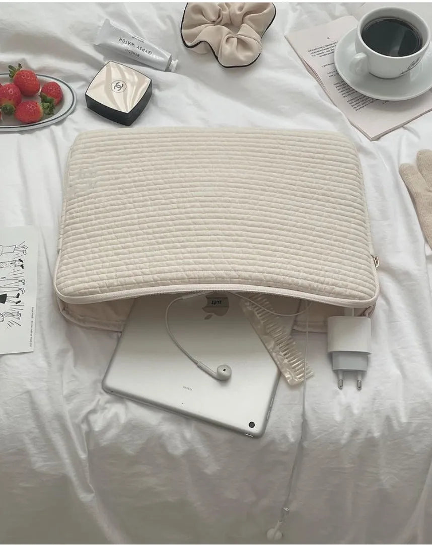 Black and white anti-seismic cotton laptop clutch bag for tablets with coin pocket in three size options