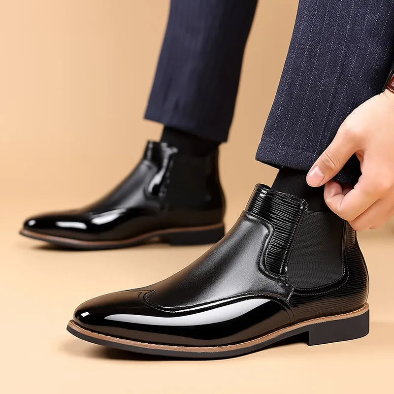 Men's colour block Chelsea boots in black with low heel, elastic band, and round toe