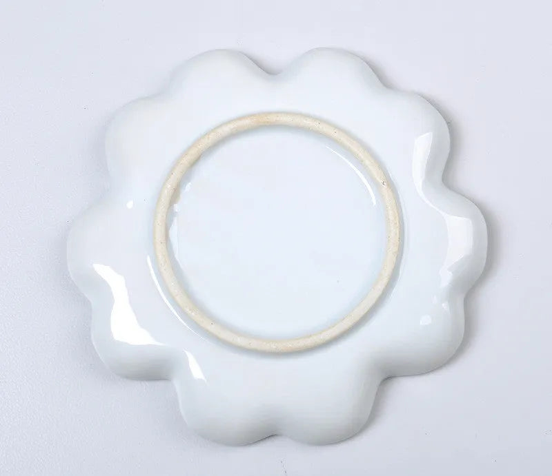 White ceramic plum blossom shaped painting palette for watercolour acrylic oil paints